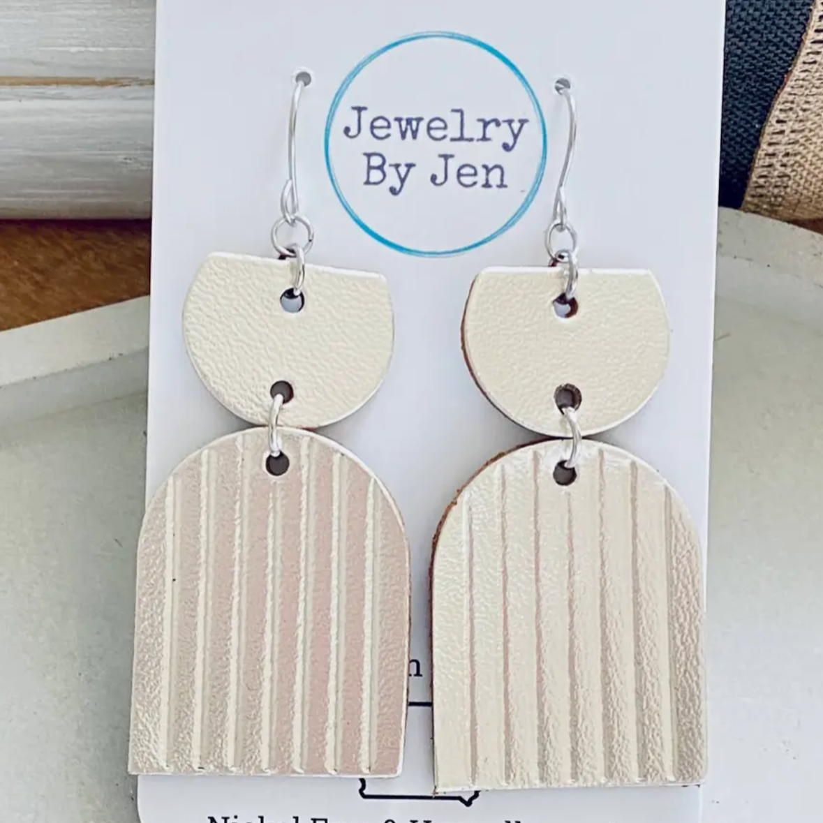 Embossed Arch Earrings: Platinum